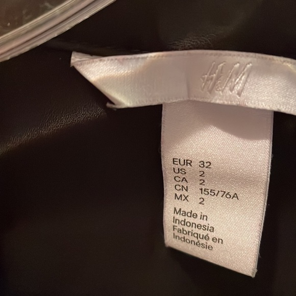 H&M Black Blouse Size 2 - Picture 3 of 4